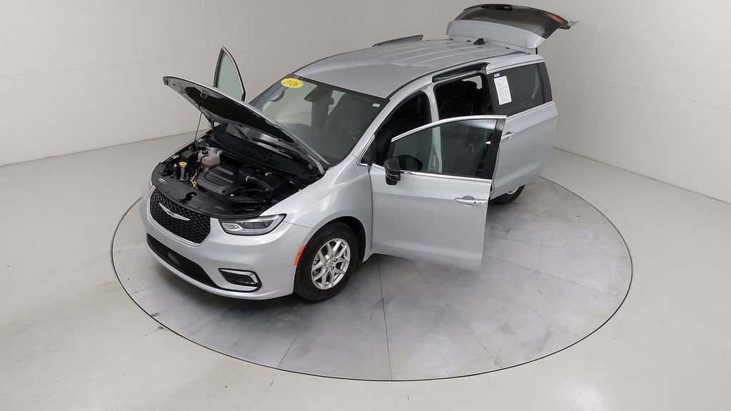 Used 2026 Chrysler Pacifica Select FWD image 54