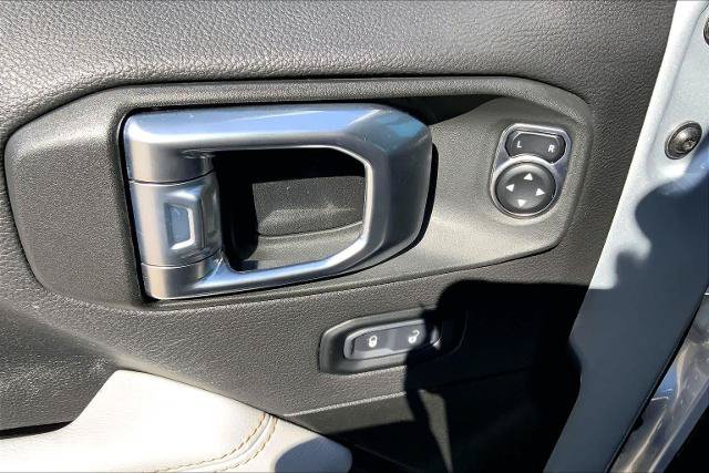 Used 2023 Jeep Wrangler Unlimited Sahara AWD/4WD image 36