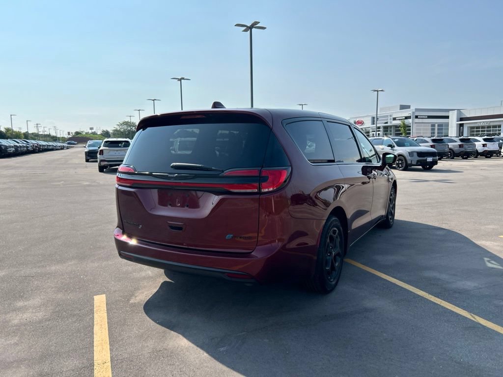 Used 2022 Chrysler Pacifica Touring-L w/ S Appearance Package FWD image 7