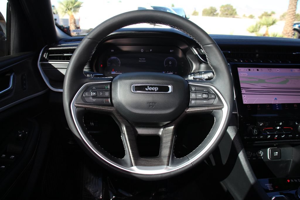 Used 2025 Jeep Grand Cherokee L Limited AWD/4WD image 16