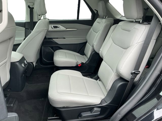 Certified 2025 Ford Explorer Active w/ Active Comfort Package AWD/4WD image 16