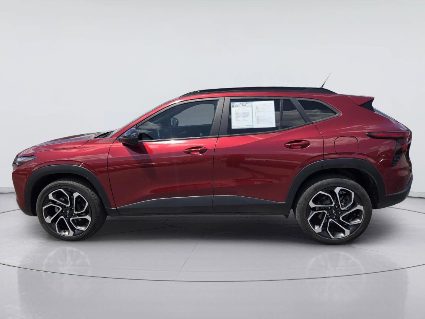 Used 2025 Chevrolet Trax RS w/ Driver Confidence Package FWD image 3