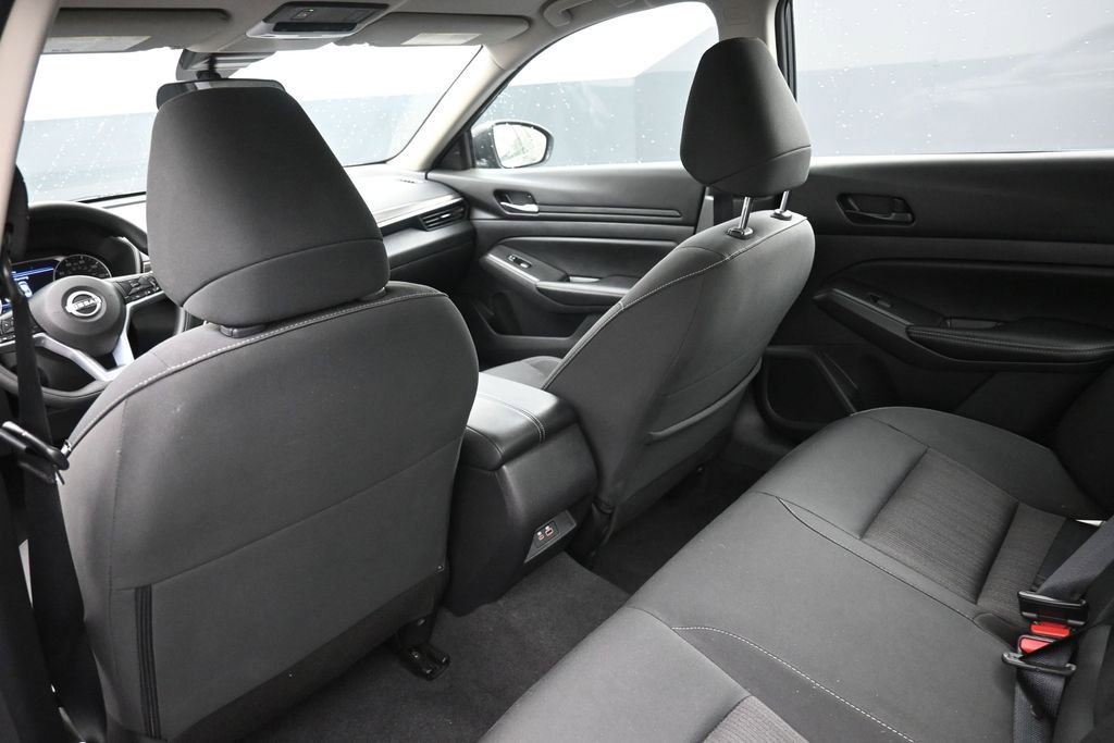 Used 2025 Nissan Altima 2.5 SV FWD image 24