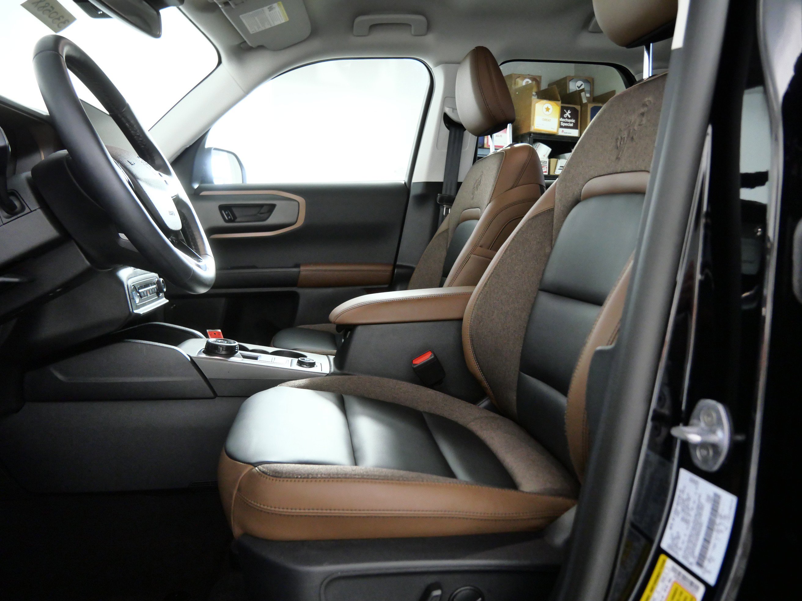 Certified 2025 Ford Bronco Sport Outer Banks w/ Outer Banks Tech Package+ AWD/4WD image 17