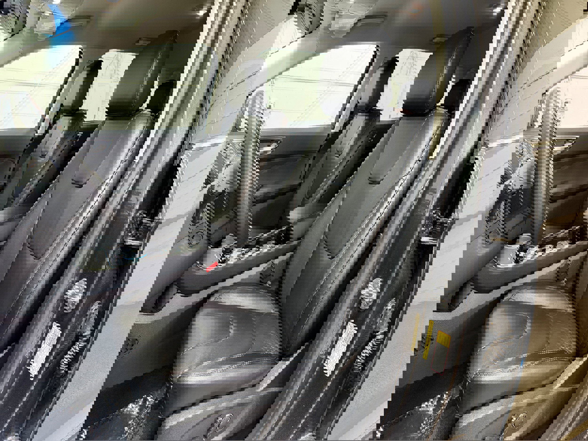 Certified 2019 Ford Edge Titanium w/ Cold Weather Package AWD/4WD image 9