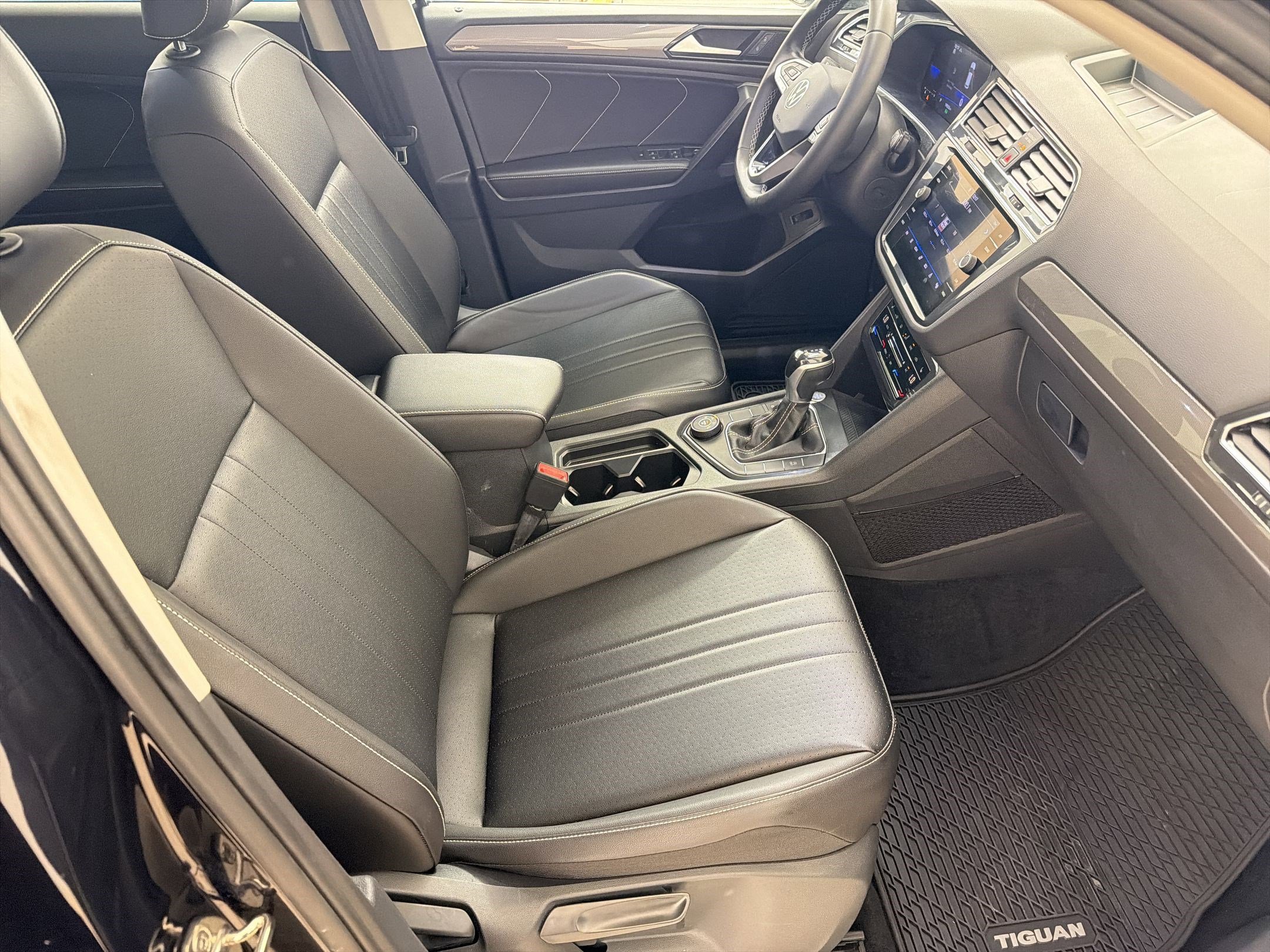 Used 2022 Volkswagen Tiguan SE w/ Panoramic Sunroof Package image 25
