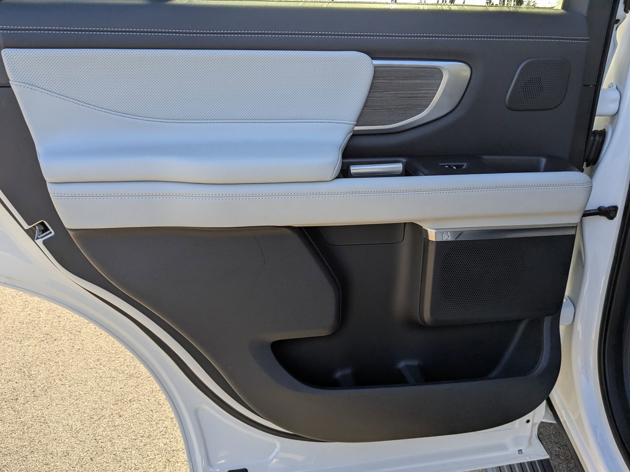 Certified 2025 Ford Expedition Platinum w/ Platinum Ultimate Package image 35