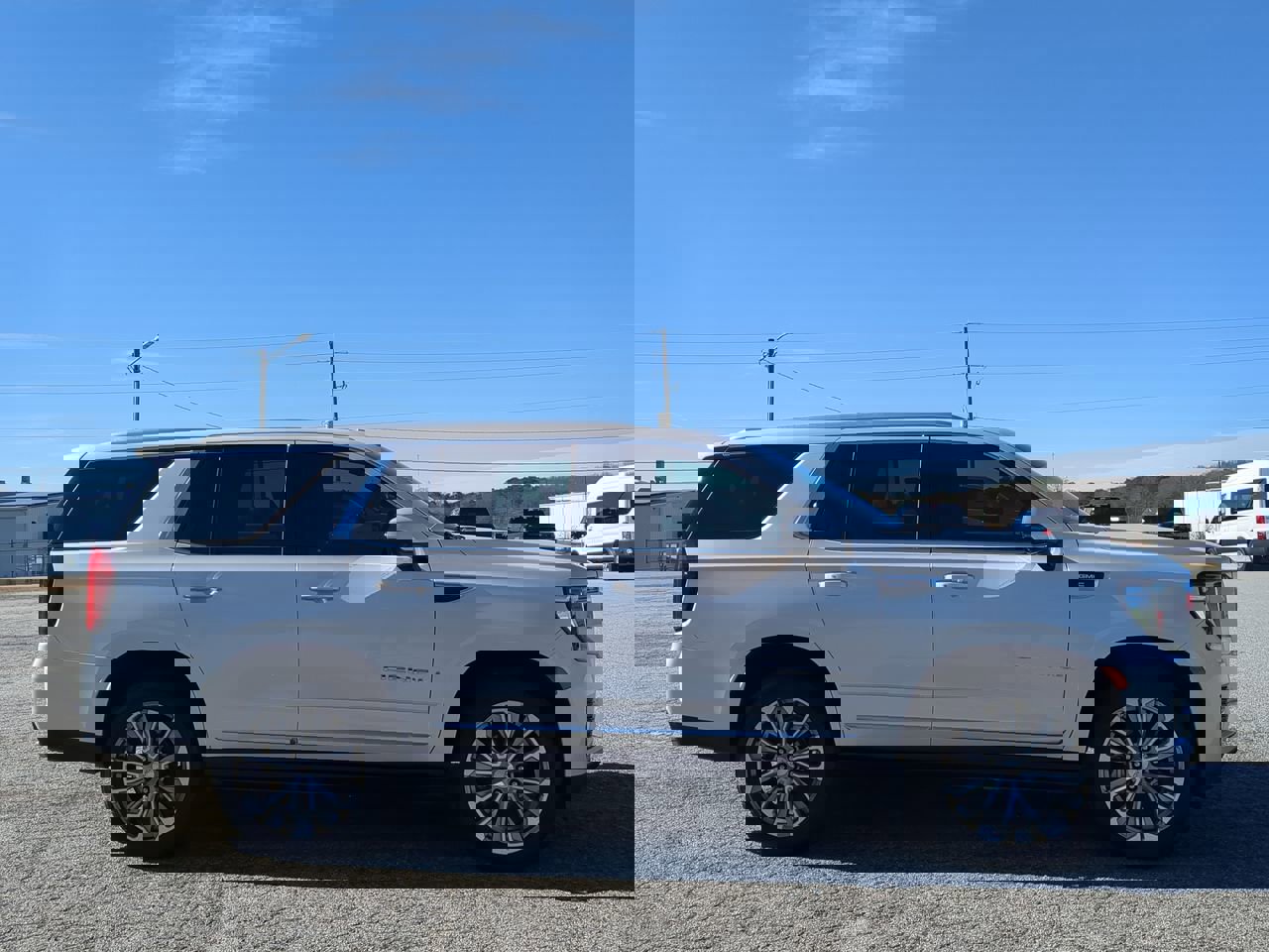 Used 2021 GMC Yukon Denali w/ Denali Premium Package image 6