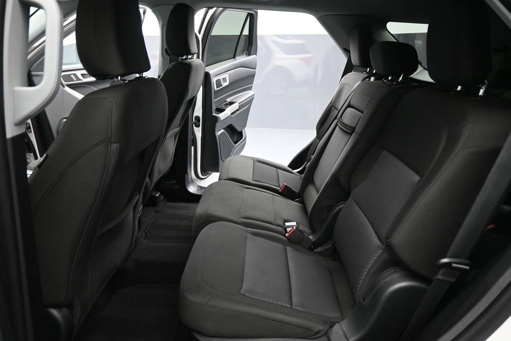 Certified 2024 Ford Explorer XLT RWD image 17