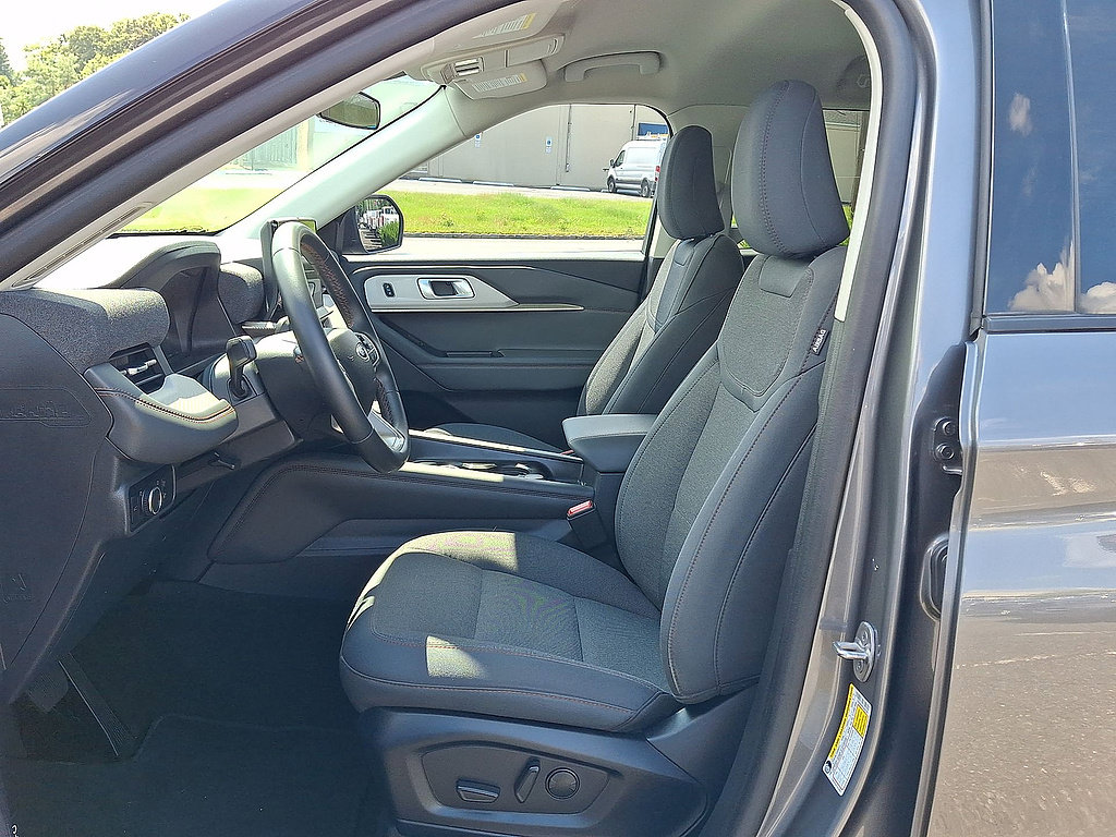 Certified 2025 Ford Explorer Active AWD/4WD image 17