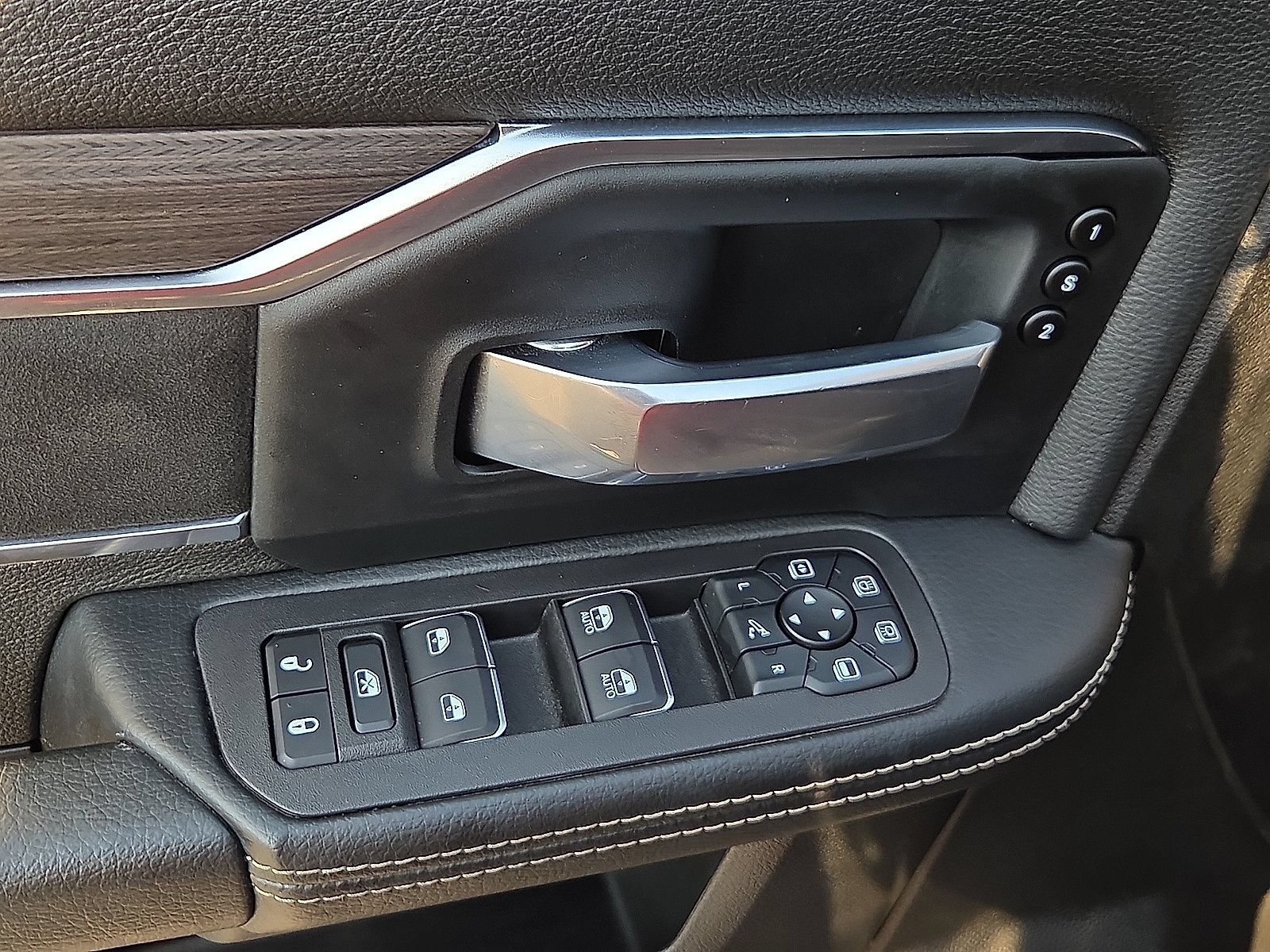 Used 2025 RAM 3500 Laramie AWD/4WD image 13