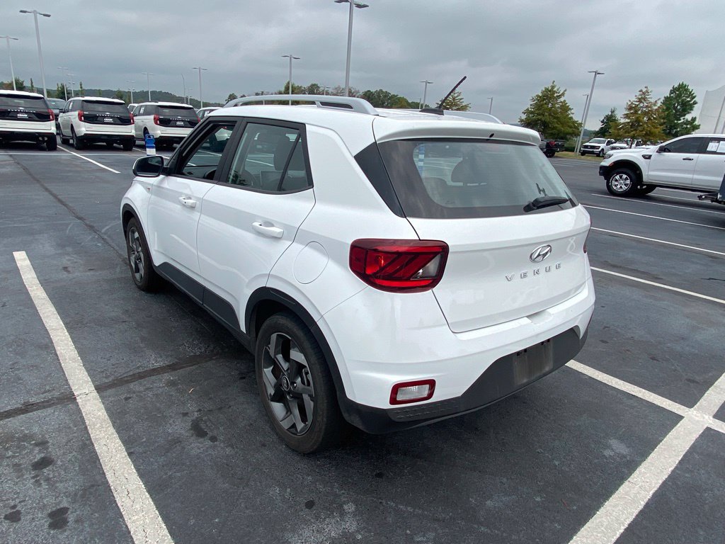 Used 2025 Hyundai Venue SEL FWD image 5