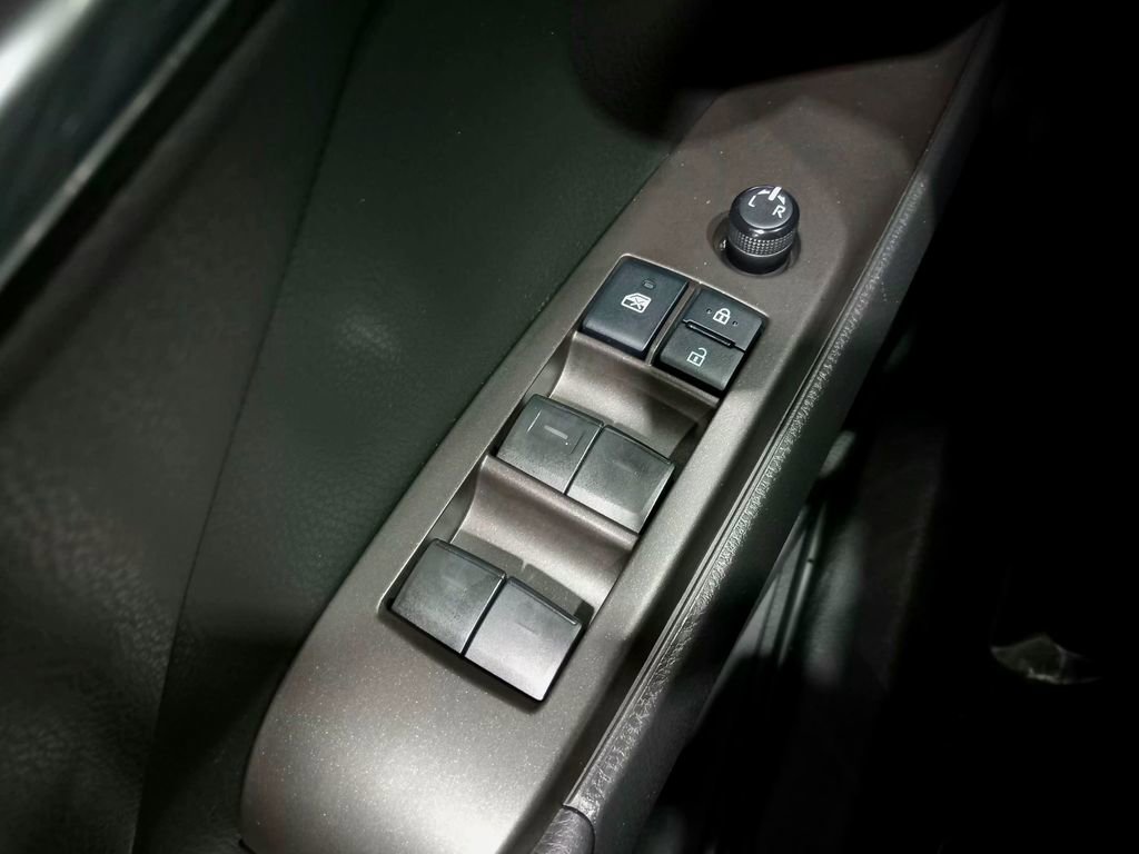 Used 2022 Toyota Camry SE w/ Cold Weather Package FWD image 18