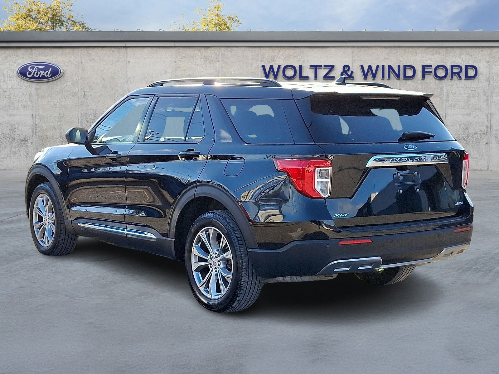 Certified 2022 Ford Explorer XLT w/ Equipment Group 202A image 5