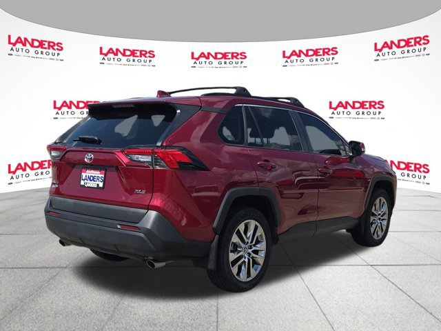 Used 2021 Toyota RAV4 XLE Premium FWD image 3