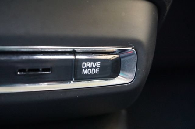 Used 2021 Volvo XC40 T4 Momentum w/ Protection Package Premier FWD image 18