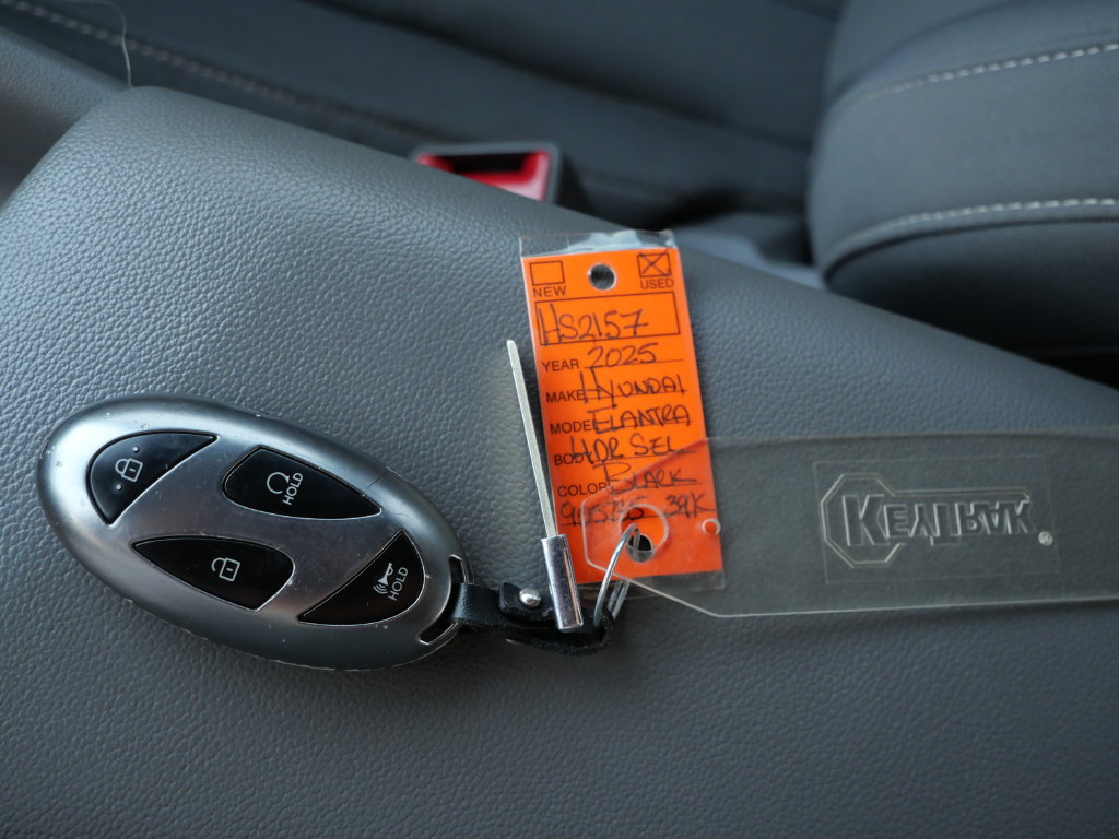 Used 2025 Hyundai Elantra SEL FWD image 30