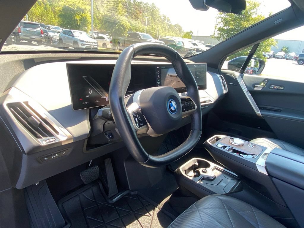 Used 2023 BMW iX xDrive50 w/ Premium Package AWD/4WD image 9