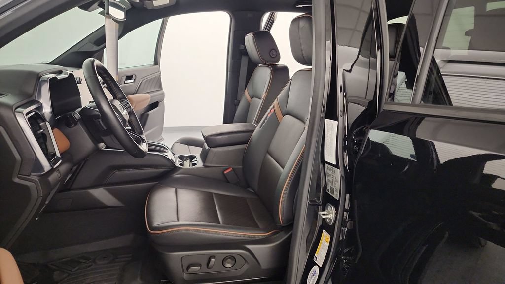 Used 2024 GMC Canyon AT4 w/ AT4 Premium Package AWD/4WD image 14
