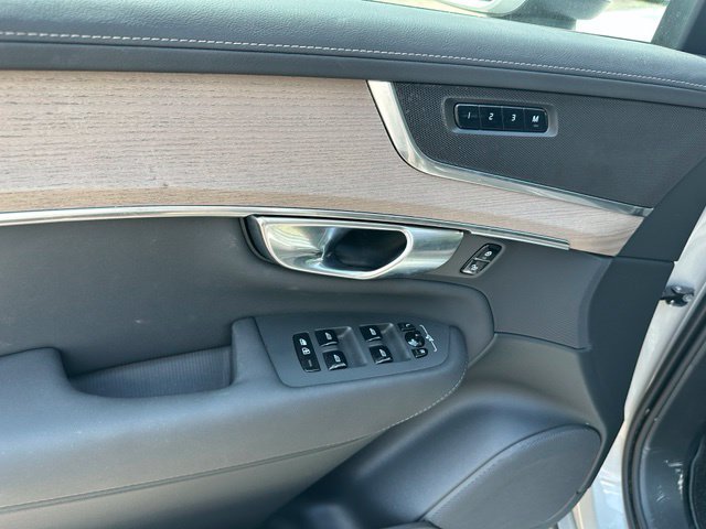Used 2025 Volvo XC90 B6 Plus AWD/4WD image 22