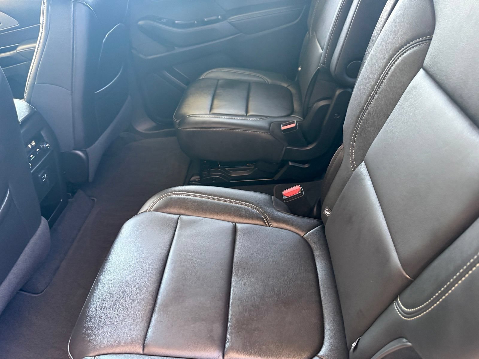 Used 2023 Chevrolet Traverse LT FWD image 17