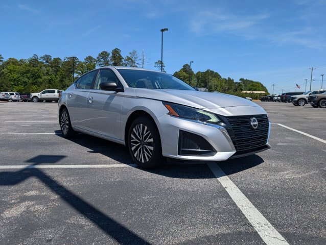 Used 2024 Nissan Altima 2.5 SV AWD/4WD image 7