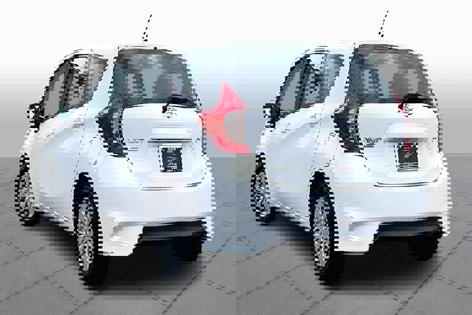 Used 2017 Nissan Versa Note SV image 12