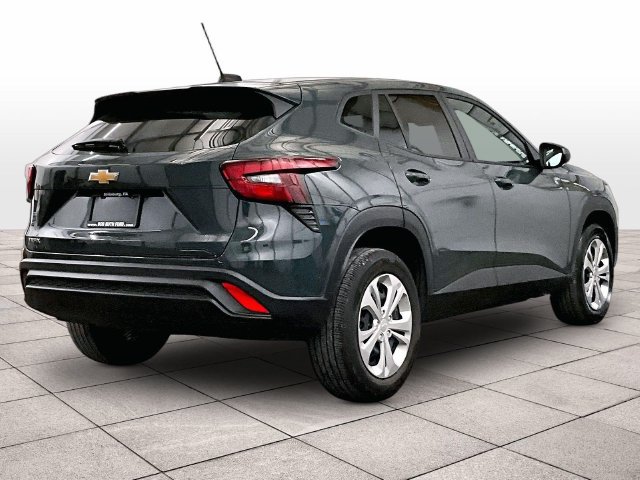 Used 2026 Chevrolet Trax LS FWD image 11