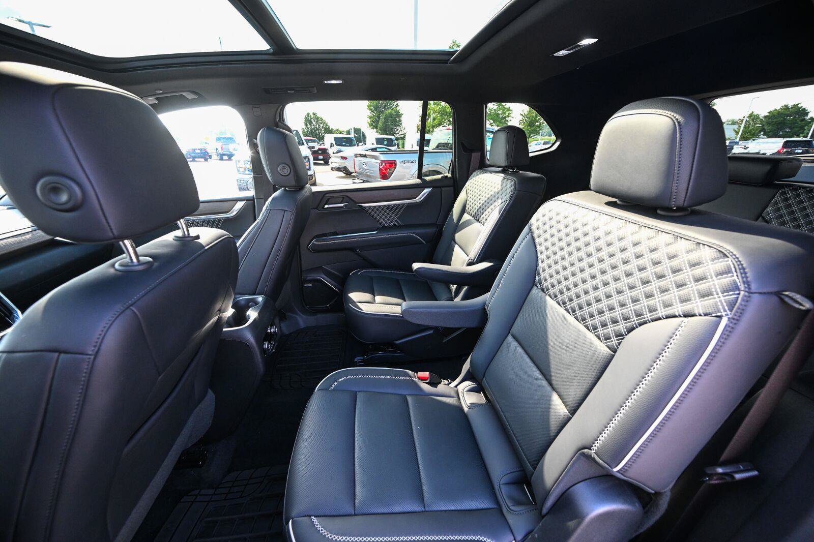 Used 2024 GMC Acadia Denali AWD/4WD image 47