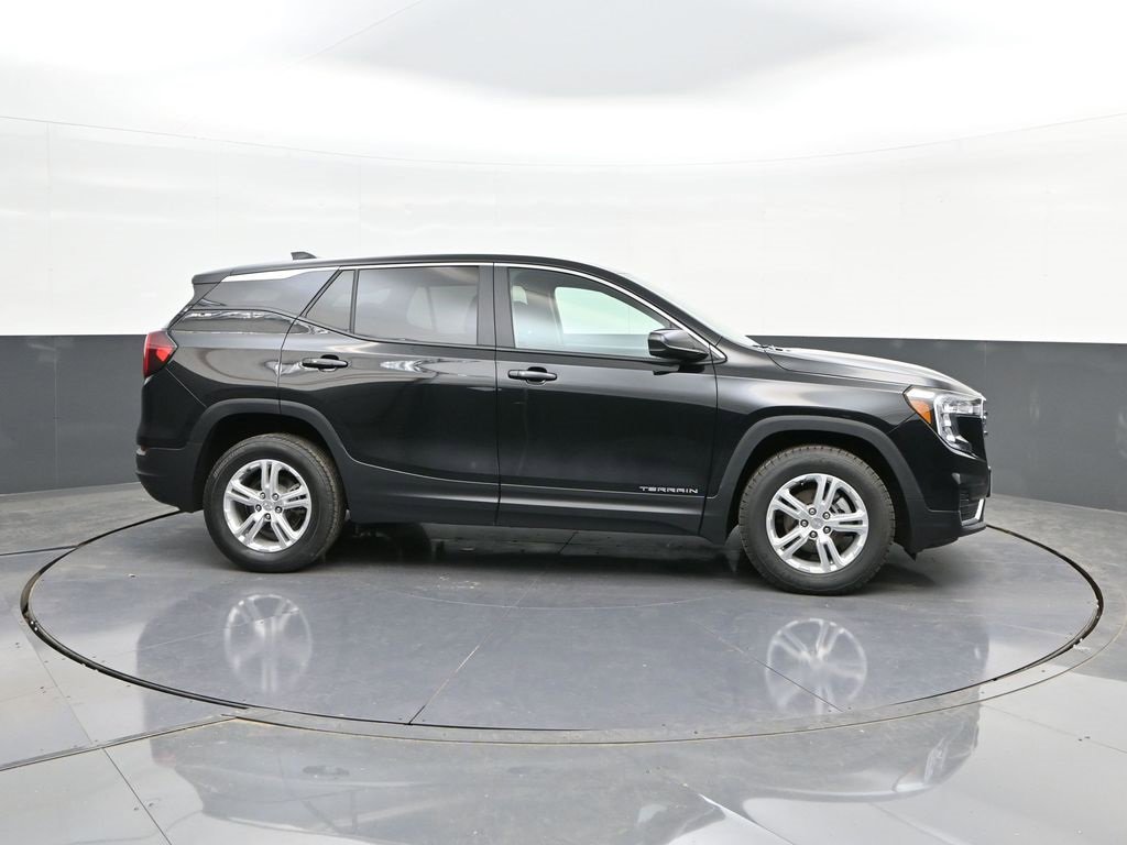 Used 2024 GMC Terrain SLE image 25