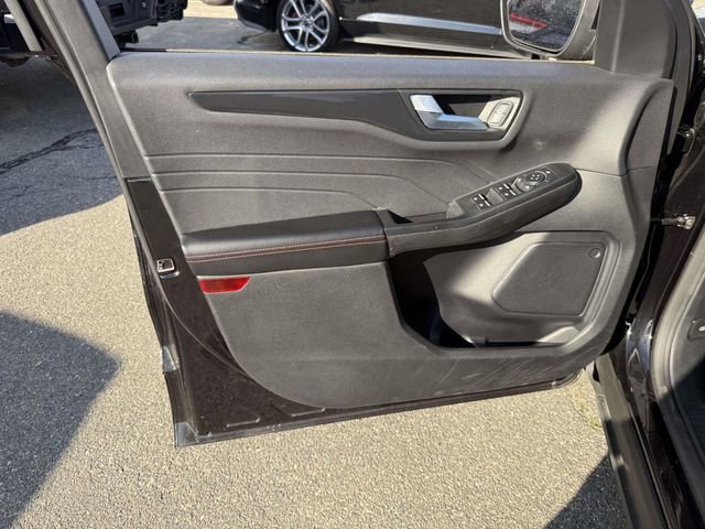 Certified 2025 Ford Escape ST-Line Select AWD/4WD image 18