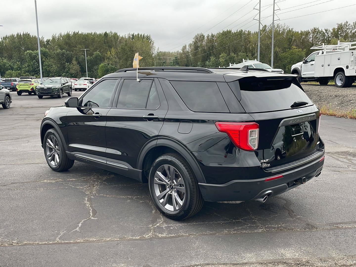Certified 2023 Ford Explorer XLT w/ Equipment Group 202A AWD/4WD image 3
