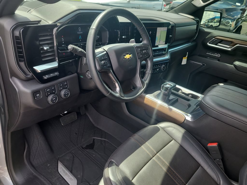 Used 2025 Chevrolet Silverado 1500 High Country w/ High Country Premium Package AWD/4WD image 16