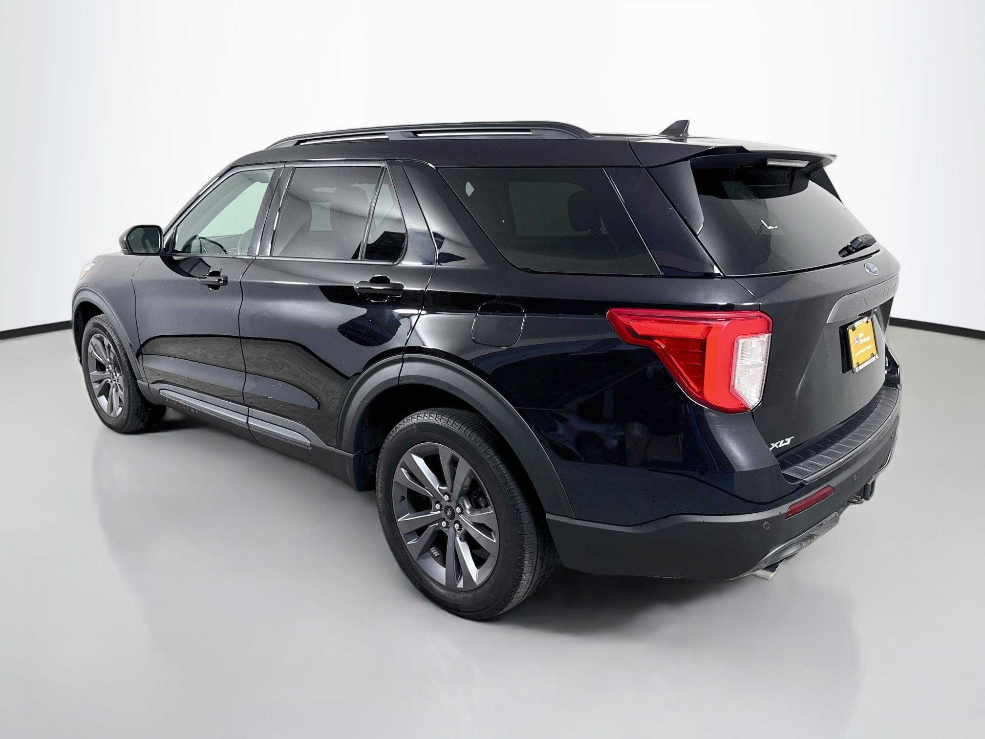 Certified 2023 Ford Explorer XLT w/ Equipment Group 202A AWD/4WD image 10