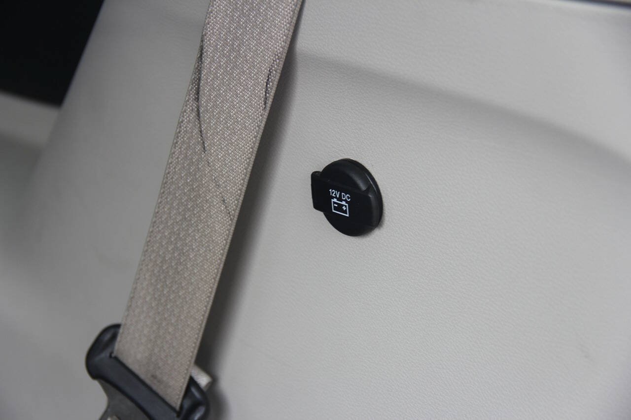 Used 2024 Chrysler Pacifica Touring-L FWD image 12