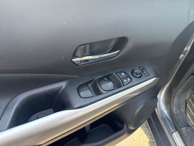 Used 2020 Nissan Kicks SR w/ SR Premium Package FWD image 10
