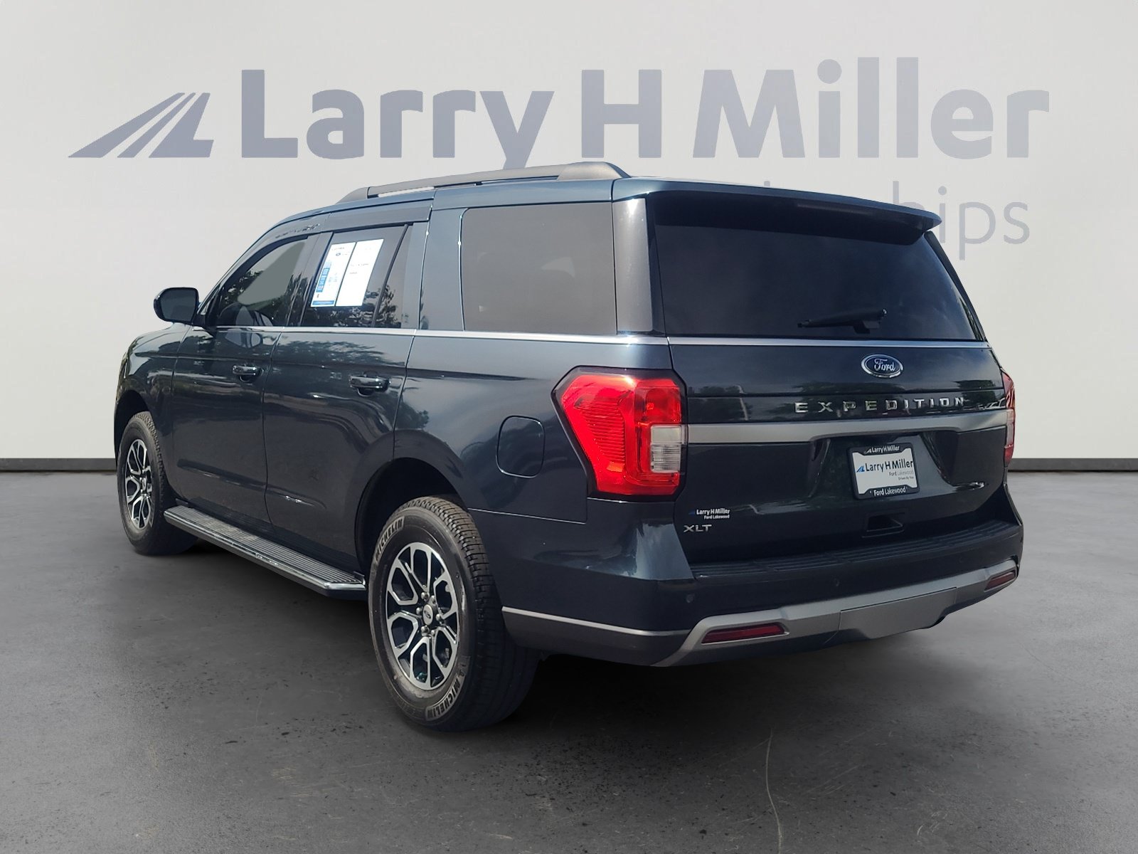 Certified 2022 Ford Expedition XLT w/ Equipment Group 202A AWD/4WD image 3