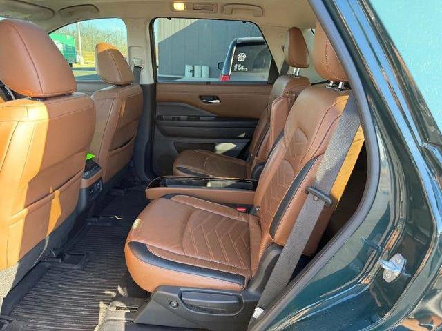 Used 2022 Nissan Pathfinder Platinum w/ Cargo Package image 11