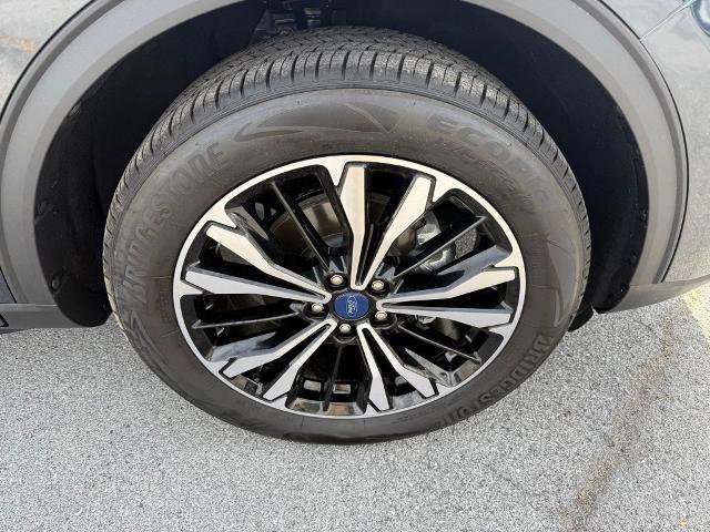 Certified 2022 Ford Escape SEL w/ SEL Stealth AWD Package image 10