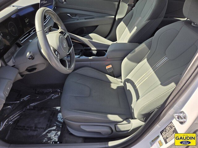 Used 2025 Hyundai Elantra SEL FWD image 11