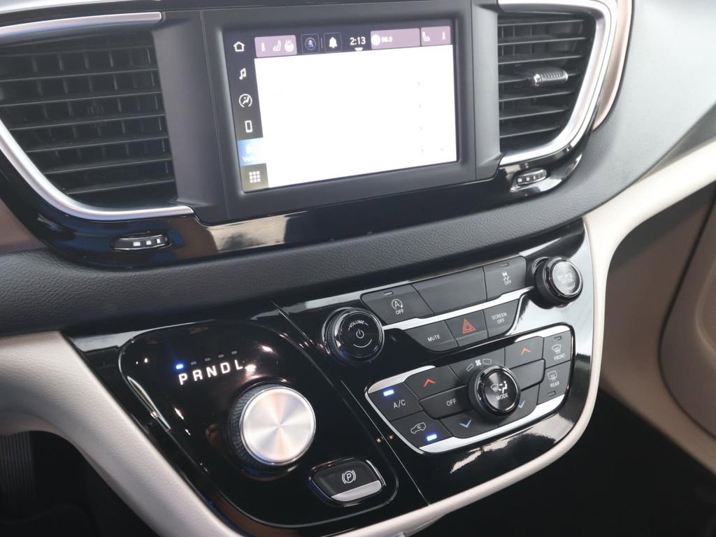 Used 2023 Chrysler Voyager LX FWD image 18