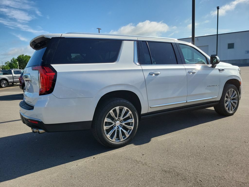 Used 2021 GMC Yukon XL Denali w/ Denali Ultimate Package AWD/4WD image 4