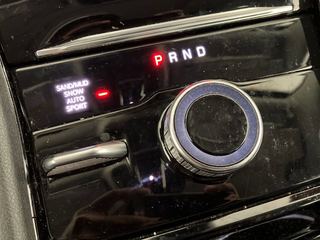 Used 2023 Jeep Grand Cherokee L Limited w/ Black Appearance Package image 27