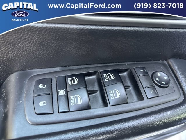 Used 2025 Chrysler Pacifica Select FWD image 20