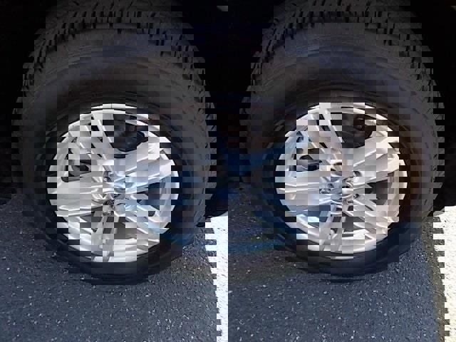 Certified 2022 Ford Explorer XLT w/ Equipment Group 202A image 5