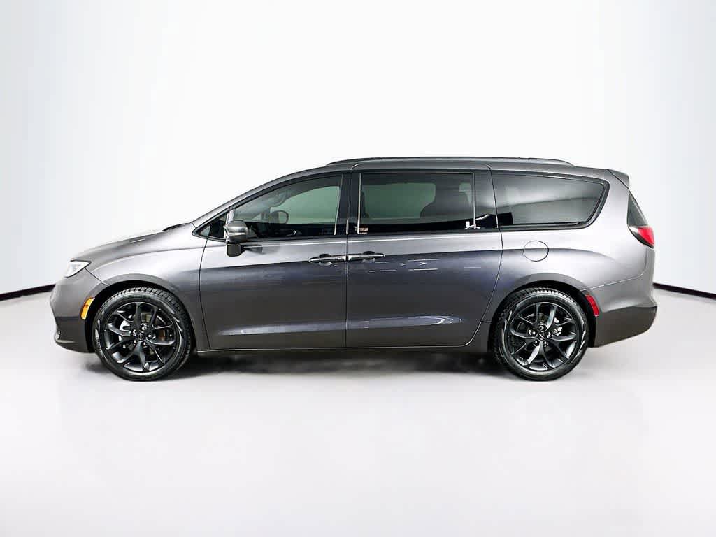 Used 2021 Chrysler Pacifica Touring w/ S Appearance Package FWD image 3