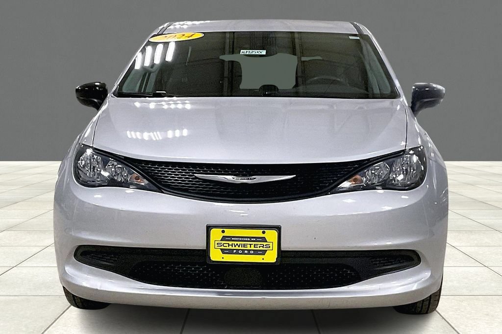 Used 2024 Chrysler Voyager LX FWD image 3