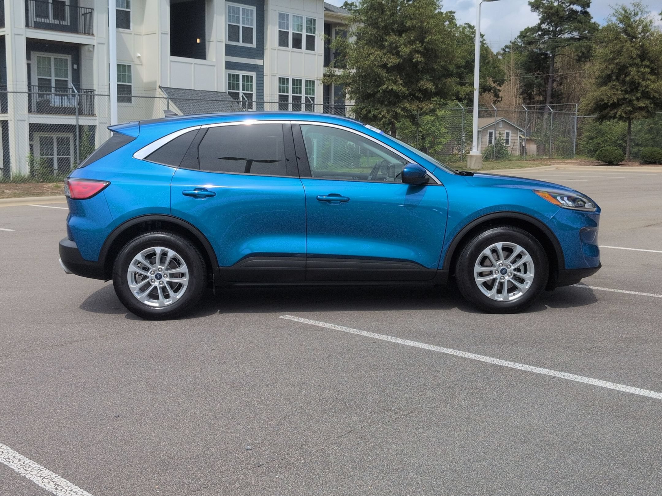 Certified 2021 Ford Escape SE w/ Convenience Package FWD image 3