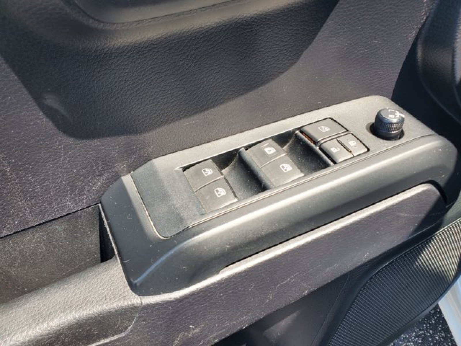 Used 2020 Toyota Tacoma SR w/ SR Convenience Package RWD image 11
