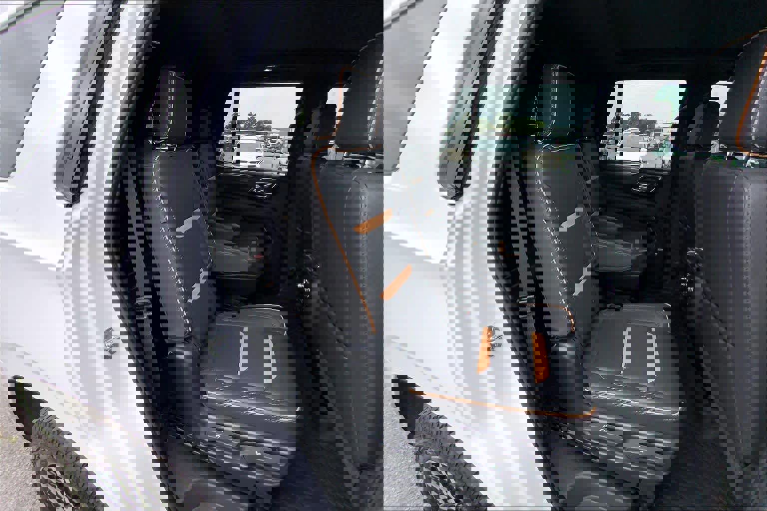 Used 2024 GMC Yukon AT4 w/ Technology Package image 19